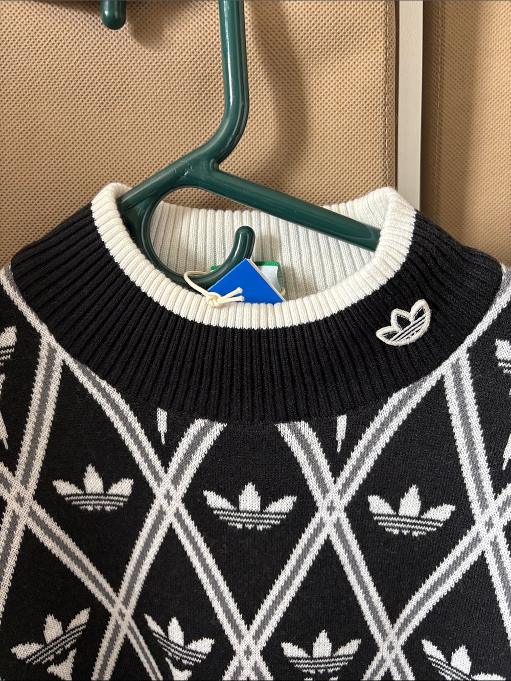 adidas Black & White cropped  Trefoil Diamond Turtleneck Sweater size large - Picture 2 of 8
